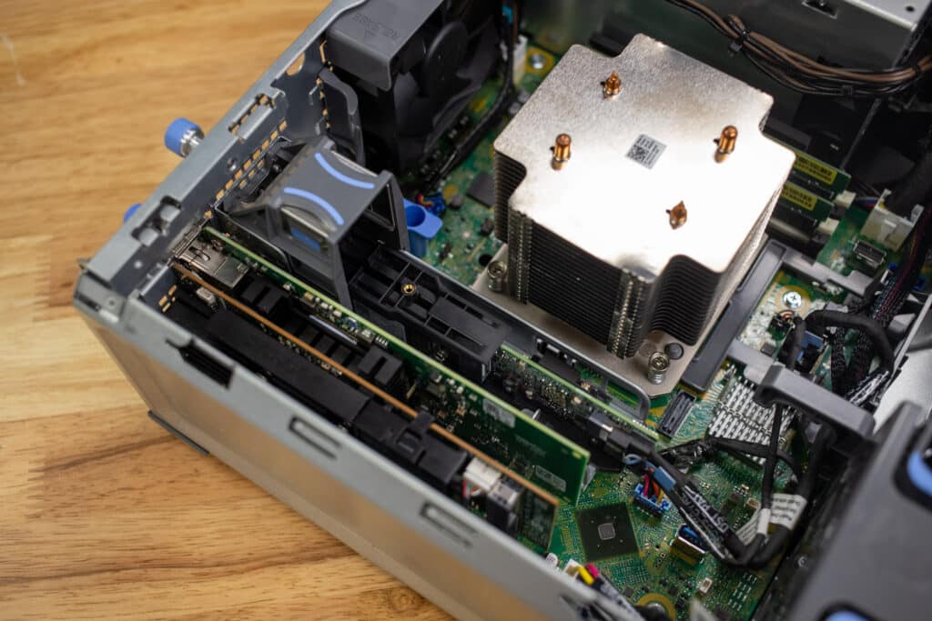 Dell-PowerEdge-T160-04