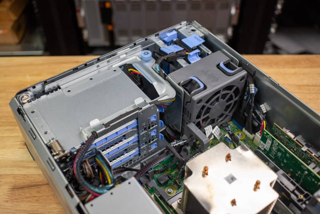 Dell-PowerEdge-T160-05